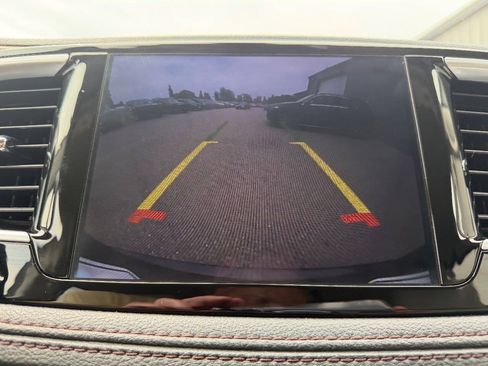 Used 2020 Chrysler Pacifica Limited FWD image 10