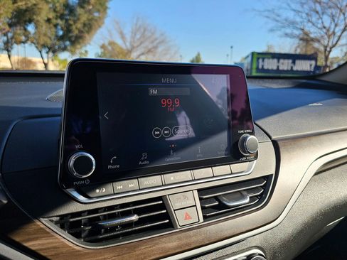 Used 2024 Nissan Altima 2.5 SV image 28