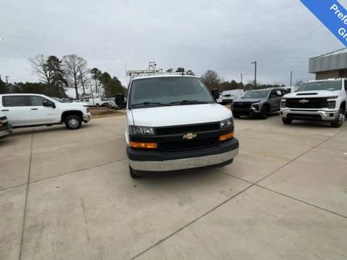 Used 2022 Chevrolet Express 2500 Work Van w/ Driver Convenience Package image 8