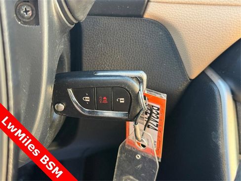 Used 2021 Toyota RAV4 LE image 30