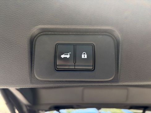 Used 2025 Nissan Rogue SV AWD/4WD image 23