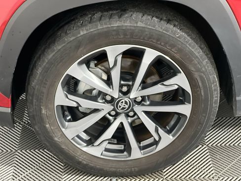 Used 2022 Toyota Corolla Cross XLE FWD image 11