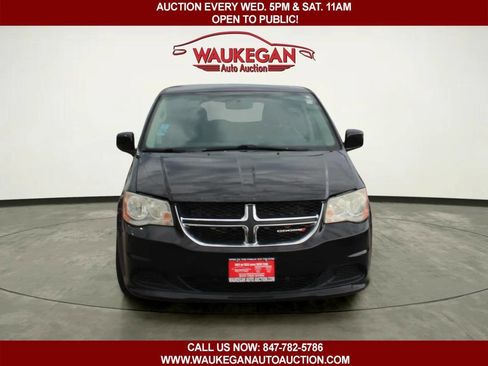 Used 2014 Dodge Grand Caravan SE FWD image 2