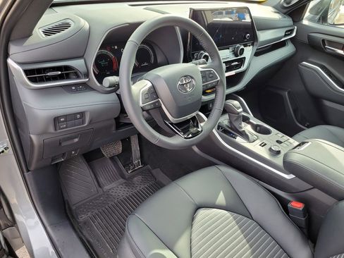 Used 2026 Toyota Highlander XSE image 22