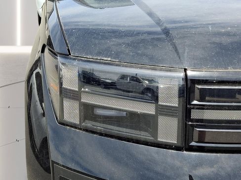 Used 2025 Hyundai Santa Fe Limited AWD/4WD image 16