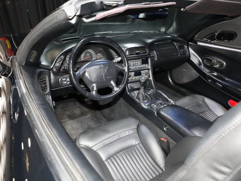 Used 2001 Chevrolet Corvette Convertible w/ Preferred Equipment Group2 RWD image 47
