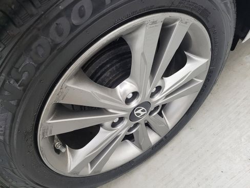 Used 2017 Hyundai Elantra SE FWD image 31