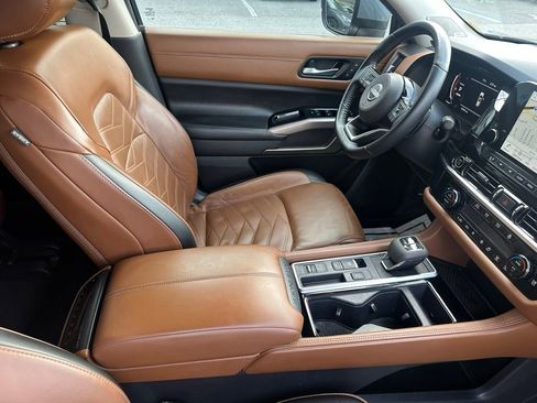 Used 2023 Nissan Pathfinder Platinum w/ Cargo Package image 17