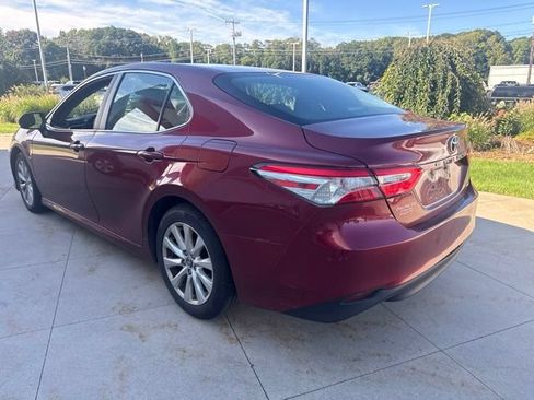 Used 2018 Toyota Camry LE FWD image 5