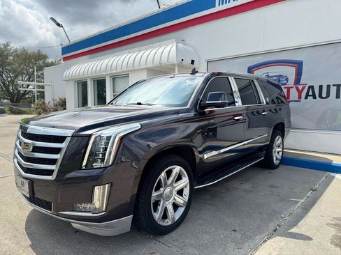 Used 2016 Cadillac Escalade ESV Luxury image 12