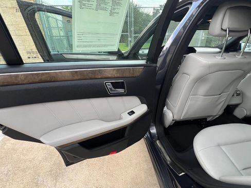 Used 2010 Mercedes-Benz E 350 Sedan image 39