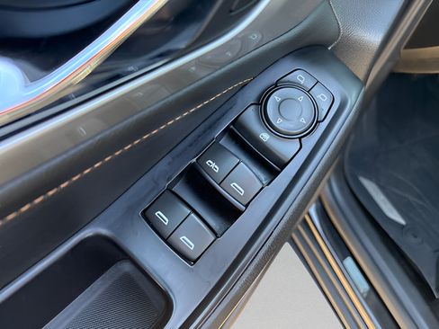 Used 2018 Chevrolet Traverse LT AWD/4WD image 17