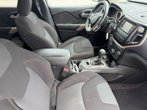 Used 2017 Jeep Cherokee Latitude w/ Trailer Tow Group image 16