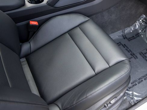 Certified 2025 Porsche Cayenne AWD/4WD image 50