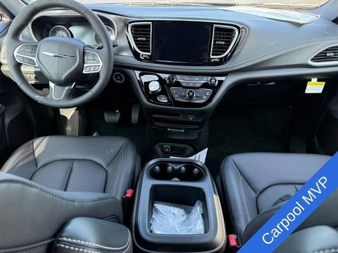 New 2026 Chrysler Pacifica Select image 7