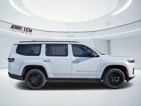 New 2026 Jeep Grand Wagoneer Limited AWD/4WD image 2