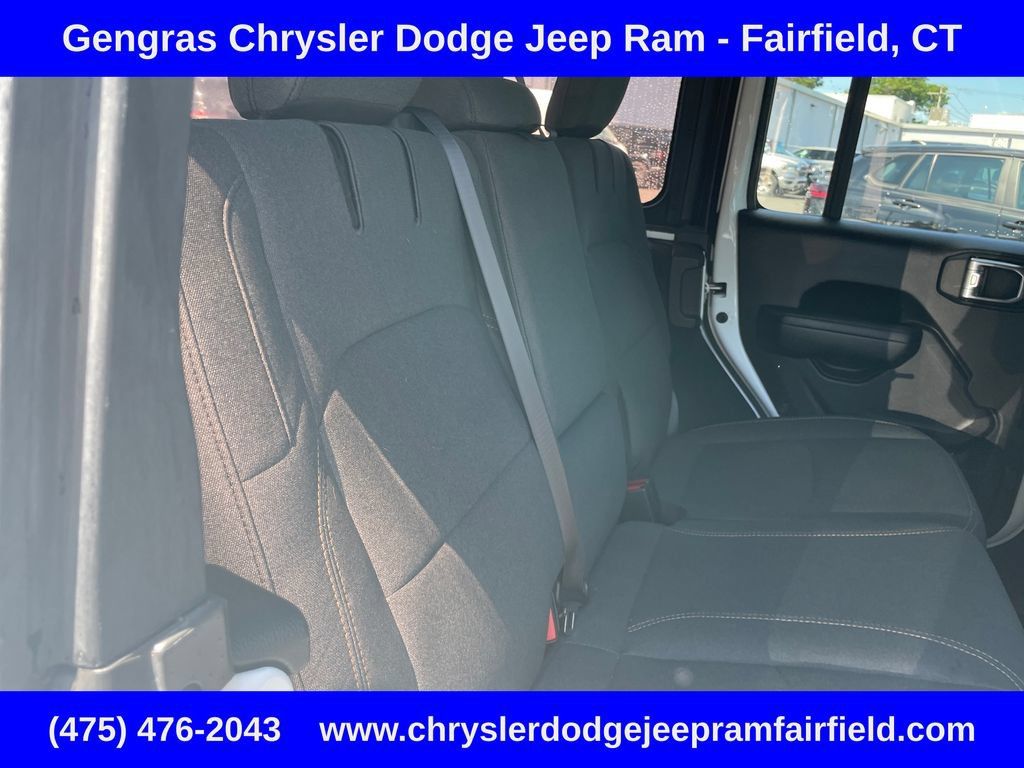 Certified 2024 Jeep Wrangler Unlimited w/ Convenience Group AWD/4WD image 29