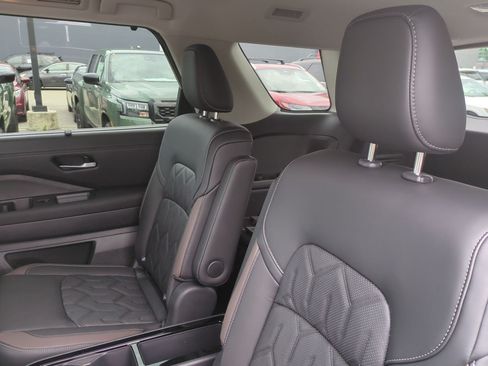 New 2026 Nissan Pathfinder Platinum w/ Accent Package AWD/4WD image 30