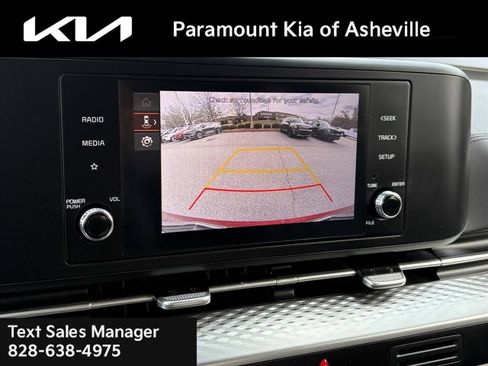 Used 2024 Kia Carnival LX image 10