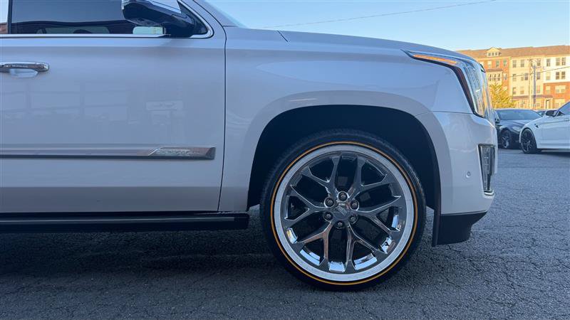 Used 2020 Cadillac Escalade Platinum AWD/4WD image 5