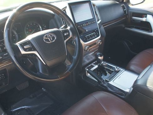 Used 2021 Toyota Land Cruiser image 15