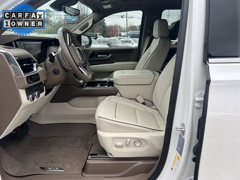 Used 2025 GMC Yukon XL Denali w/ Denali Reserve Package image 16
