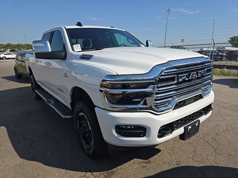 Used 2026 RAM 2500 Laramie AWD/4WD image 3