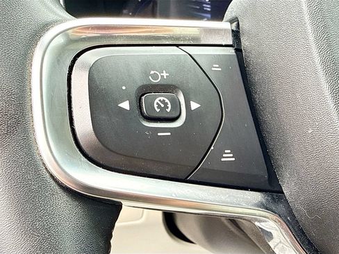 Used 2023 Volvo XC40 B5 Plus AWD/4WD image 37