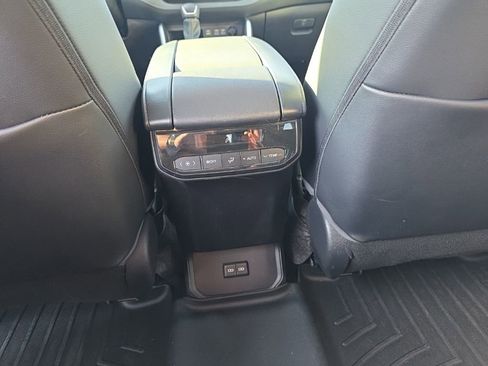 Used 2023 Toyota Highlander XSE FWD image 13