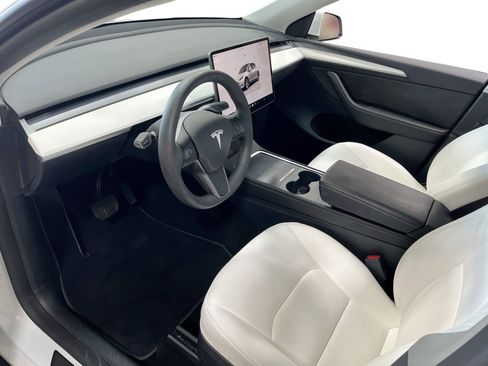 Certified 2023 Tesla Model Y Long Range AWD/4WD image 9