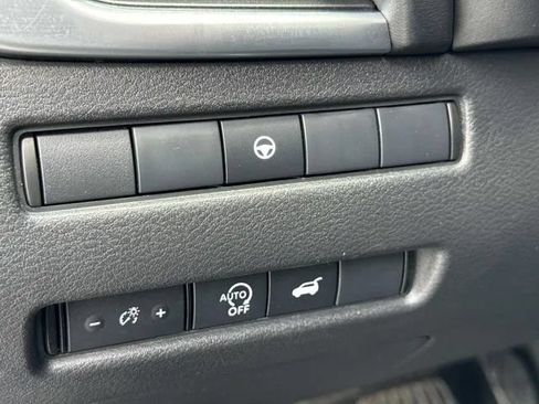 Used 2025 Nissan Rogue SV AWD/4WD image 34