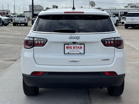Used 2022 Jeep Compass Latitude w/ Convenience Group FWD image 10