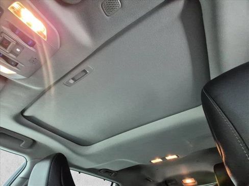 Used 2022 Toyota Highlander Limited FWD image 16