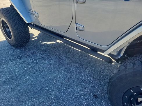 Used 2018 Jeep Wrangler Unlimited Rubicon AWD/4WD image 12