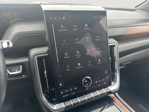 Used 2025 GMC Yukon Denali AWD/4WD image 11