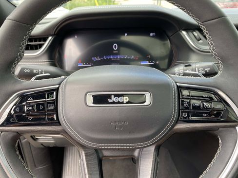 Certified 2023 Jeep Grand Cherokee Overland AWD/4WD image 16