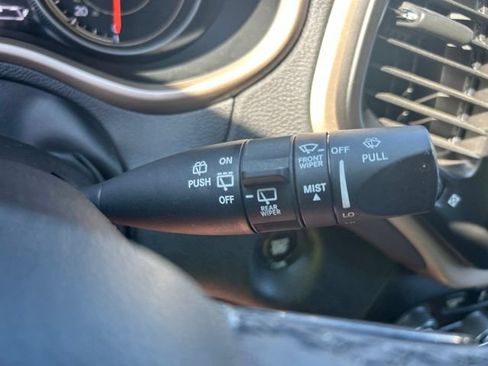 Used 2018 Jeep Cherokee Limited AWD/4WD image 26