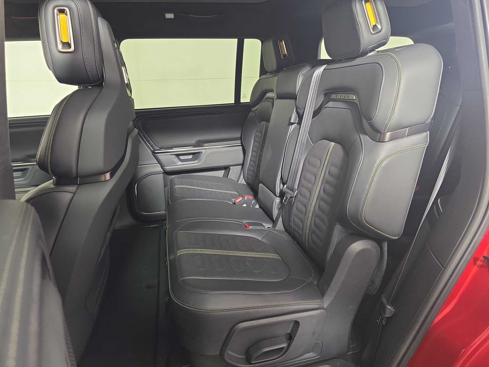 Used 2025 Rivian R1S Adventure Dual AWD/4WD image 21