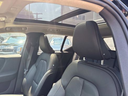 Used 2023 Volvo XC40 B5 Plus image 15