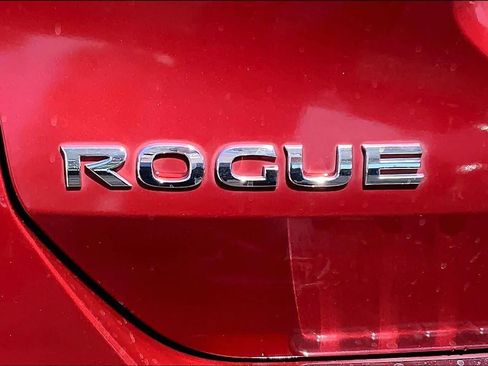 Used 2014 Nissan Rogue SV w/ SV Premium Package FWD image 29