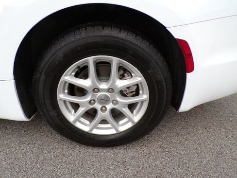 Used 2022 Chrysler Pacifica Touring-L FWD image 19