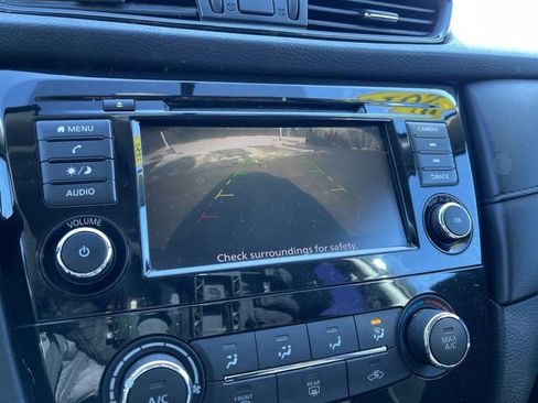 Used 2018 Nissan Rogue S image 15