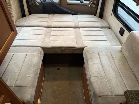 Used 2010 Chevrolet Express 3500 Extended w/ Power Package RWD image 42