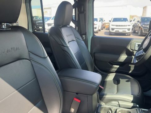 Used 2023 Jeep Wrangler Unlimited Sahara w/ Cold Weather Group AWD/4WD image 15