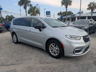 Used 2024 Chrysler Pacifica Touring-L
