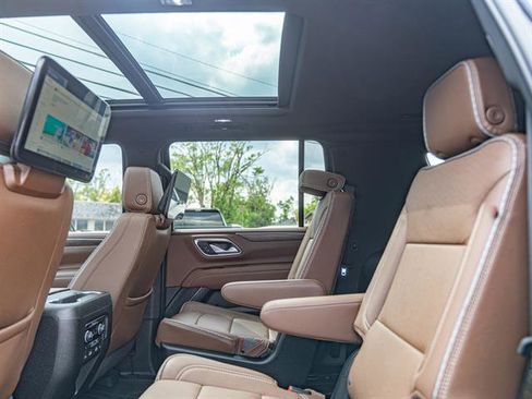 Used 2024 Chevrolet Suburban High Country w/ Advanced Technology Package image 54