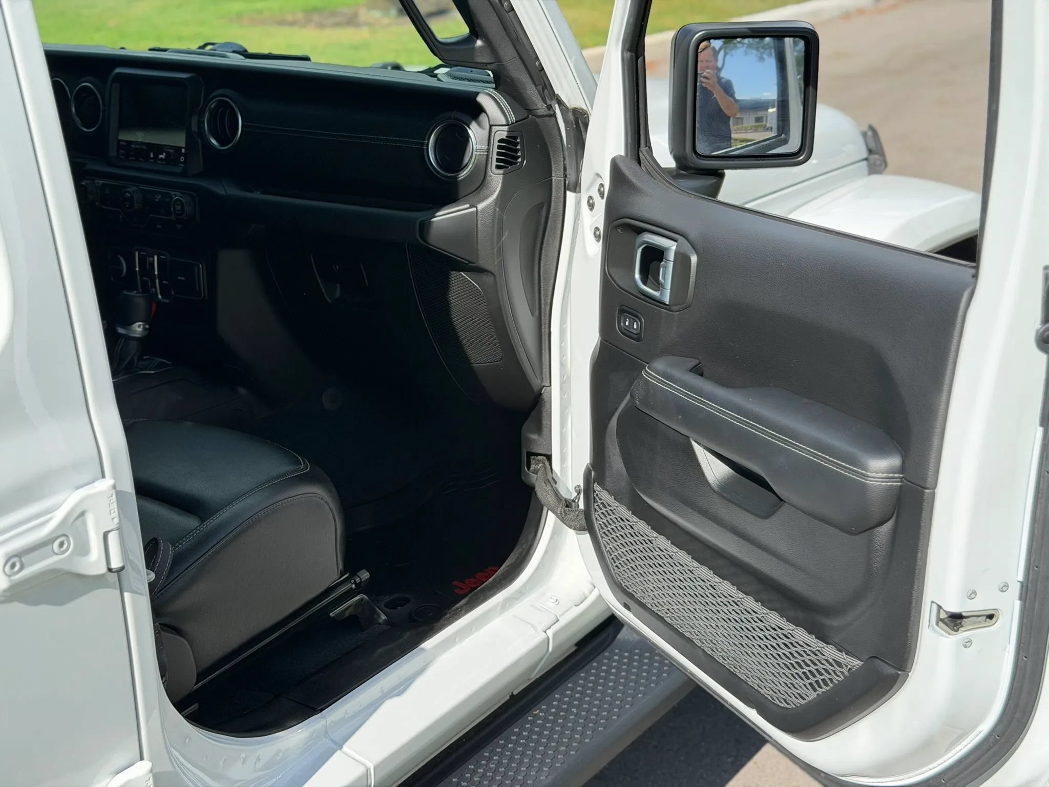 Used 2021 Jeep Wrangler Unlimited Sahara AWD/4WD image 35