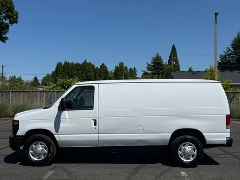 Used 2014 Ford E-250 and Econoline 250 RWD image 2