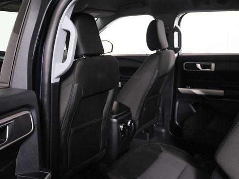 Used 2022 Ford Explorer XLT image 26