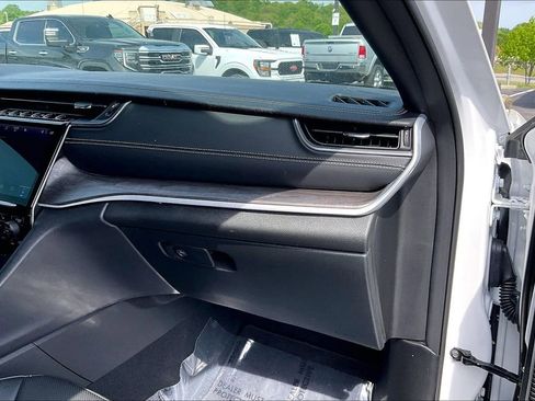 Used 2025 Jeep Grand Cherokee Limited w/ Luxury Tech Group II image 28